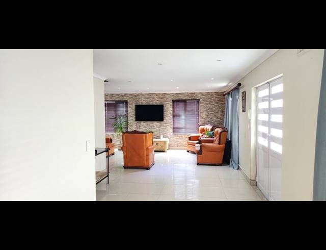 5 BEDROOM HOUSE FOR SALE IN BAYVIEW